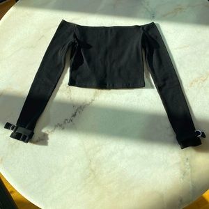 Maniere de Voir - Off the Shoulder Crop Top